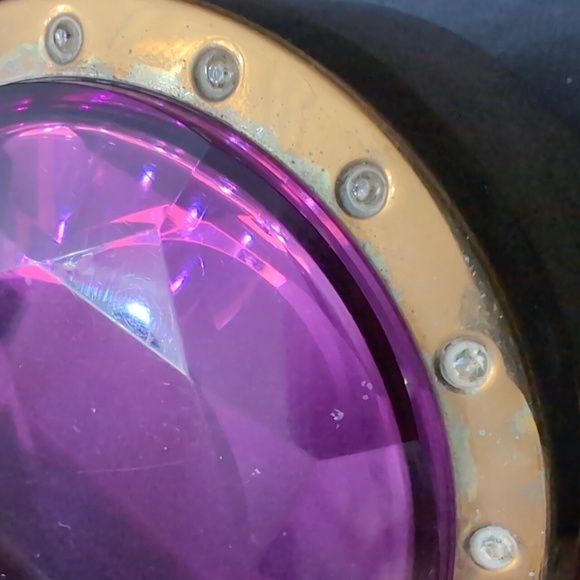 Vintage Brass Round Trinket Box/Pill Box with Faux Amethyst Jewel. - Picture 3 of 9